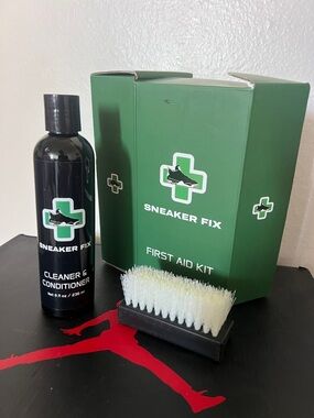 Sneaker Fix Men's Cleaner & Conditioner Kit - Green